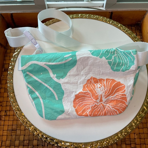 Adorable Hawaiian Floral Tyvek Waterproof Bag Pouch - Picture 2 of 3